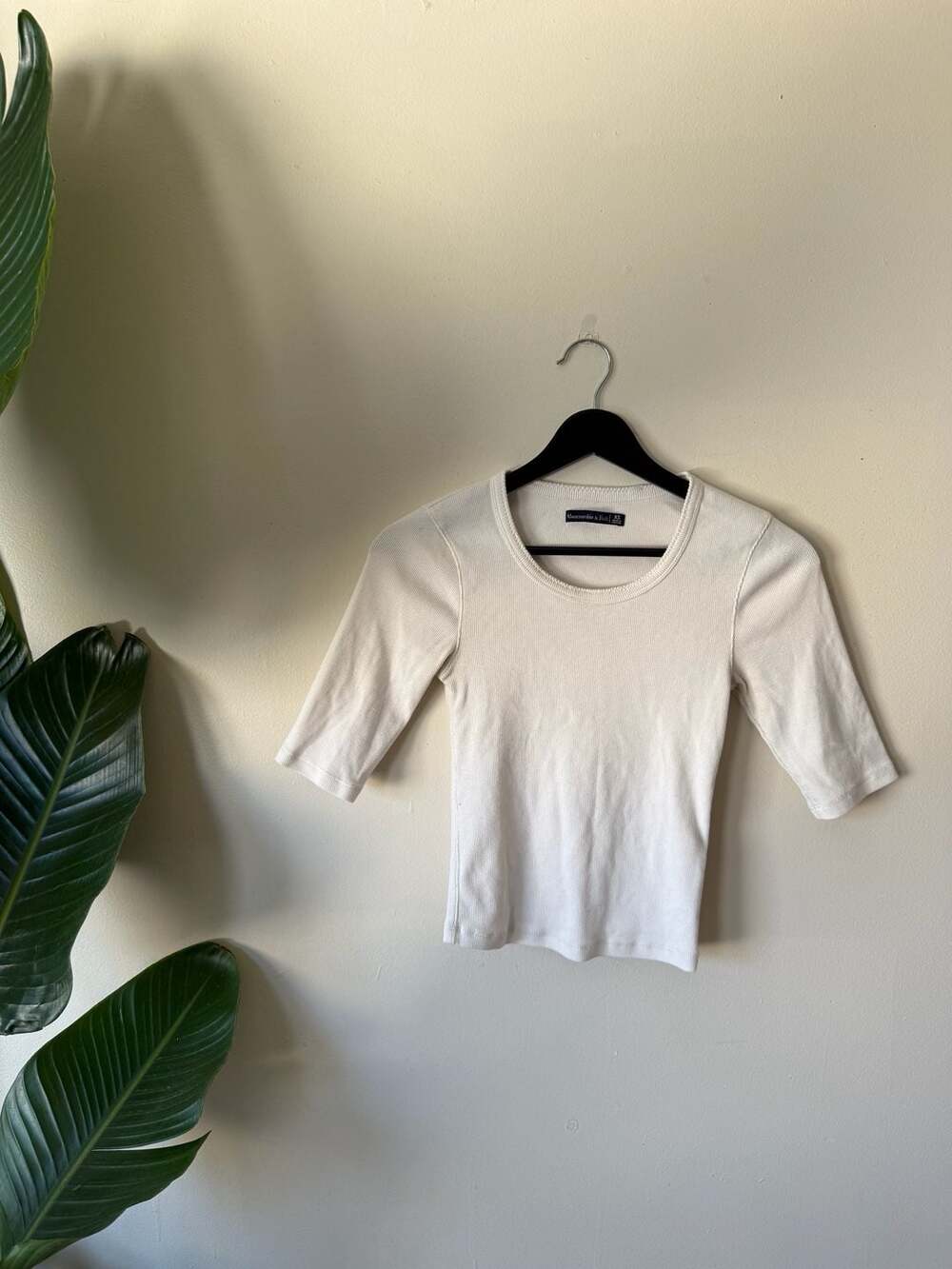 Abercrombie & Fitch White Ribbed Elbow Sleeve Top